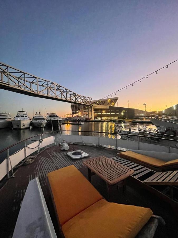 فندق Boat Aloha سان أدريان دي بيزوس المظهر الخارجي الصورة