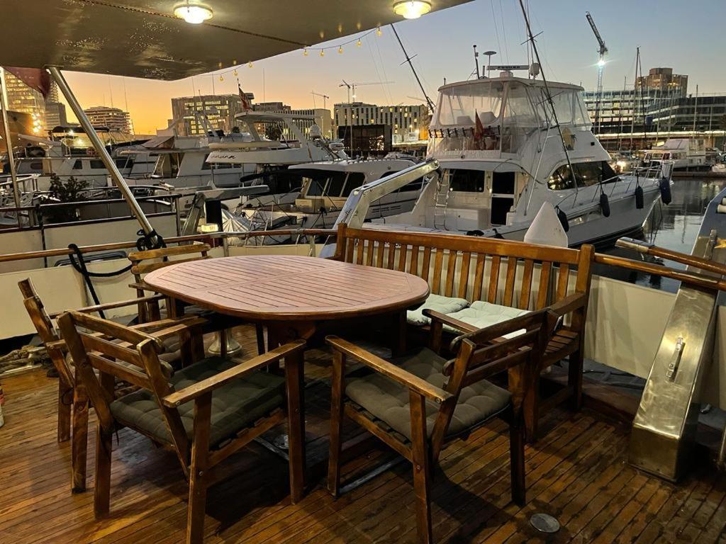 فندق Boat Aloha سان أدريان دي بيزوس المظهر الخارجي الصورة